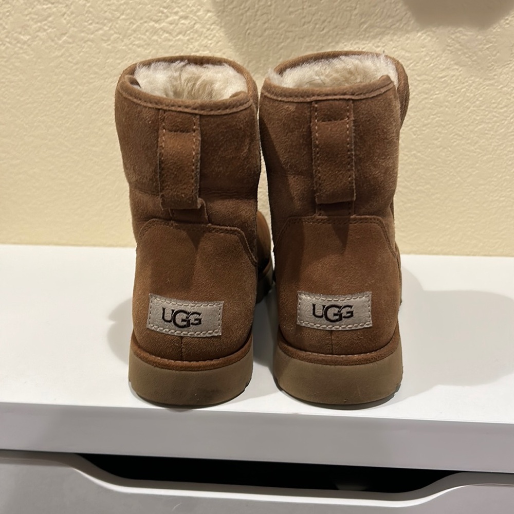 UGG Mini Chestnut Size 8